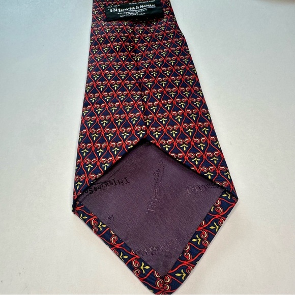 TM Lewin & Sons Classic Red Patterned Silk Tie, Jermyn Street England - Picture 4 of 7